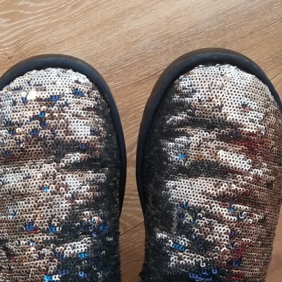 UGGs Short Sparkles in Blue - Picture 7 of 8